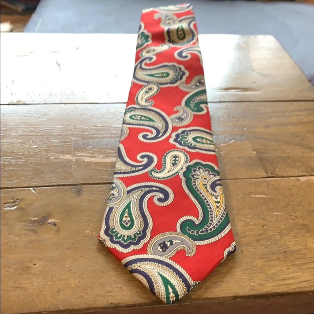 EUC Red and Silver Paisley Brooks Brothers Tie
